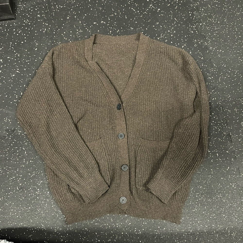 DAZY dark brown sweater with pockets. size small.